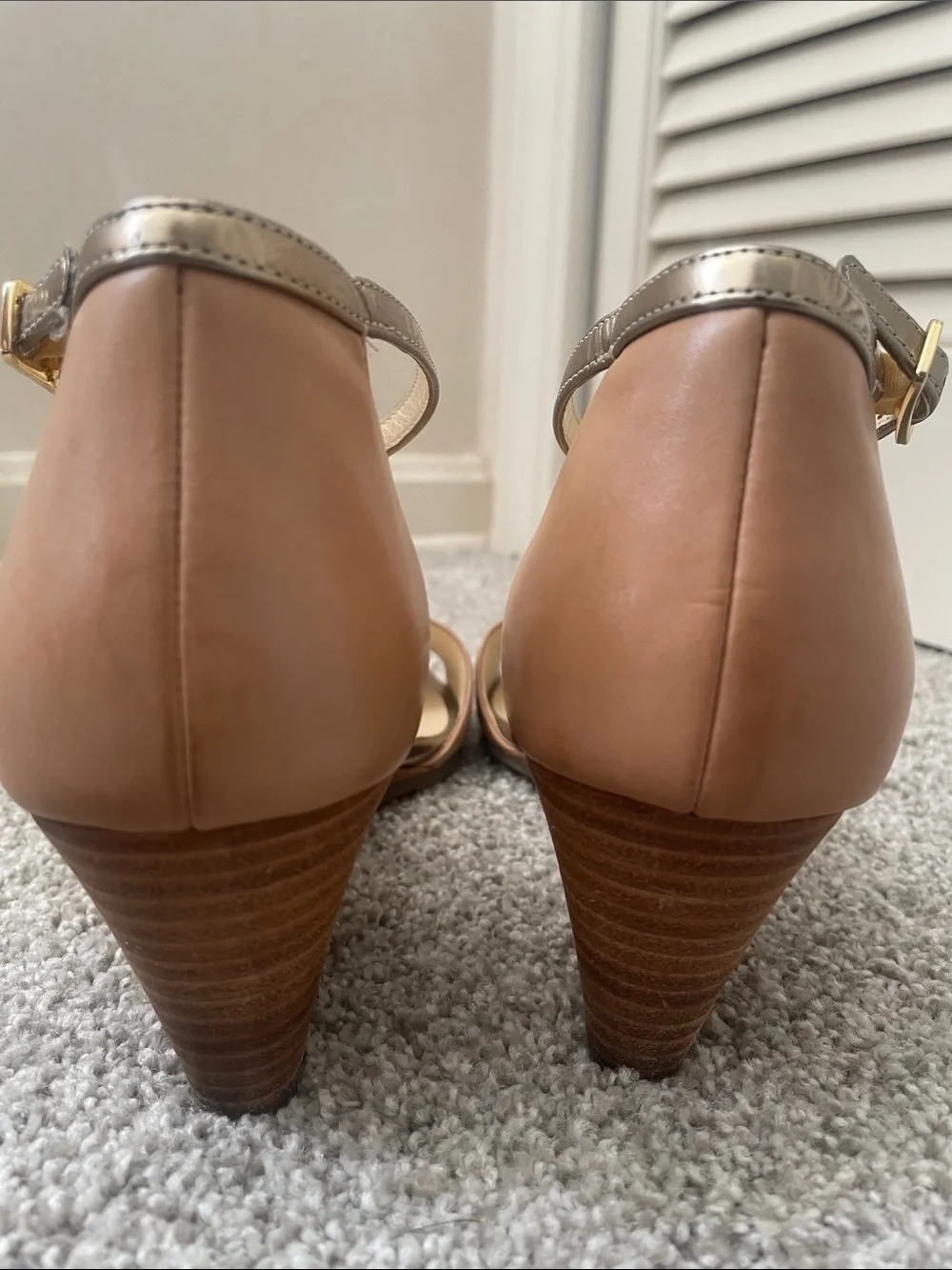 Cole Haan Rosalin Wedge Sandals Sz 7 tan leather w/ gold accent adjustable strap